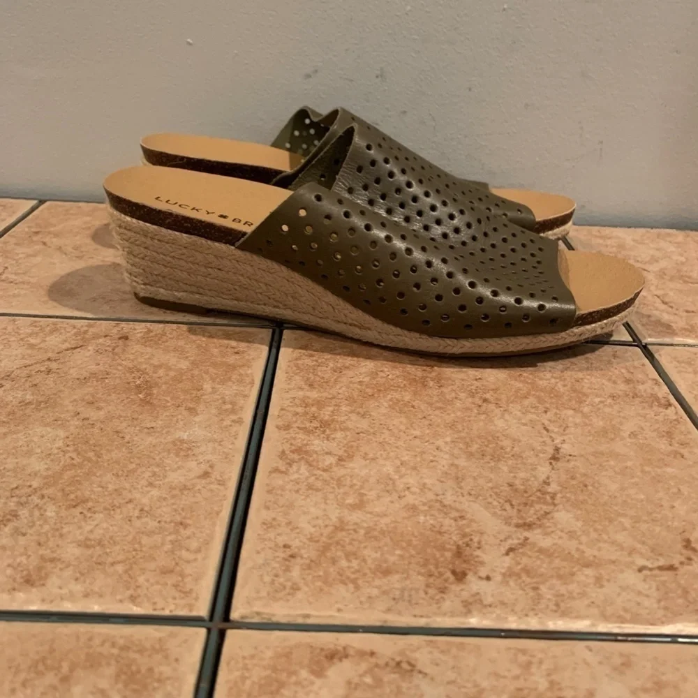 Lucky Brand Jemya Espadrille Wedges Olive size 8.5